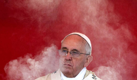 Bergoglio papa-francesco-fumo 567 Rr contr