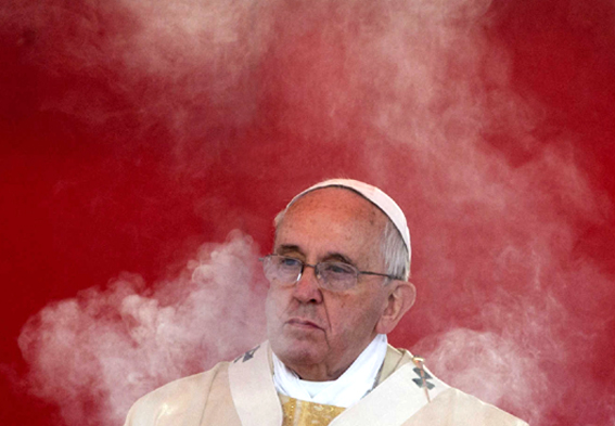 Bergoglio papa-francesco-fumo 567 Rr contr